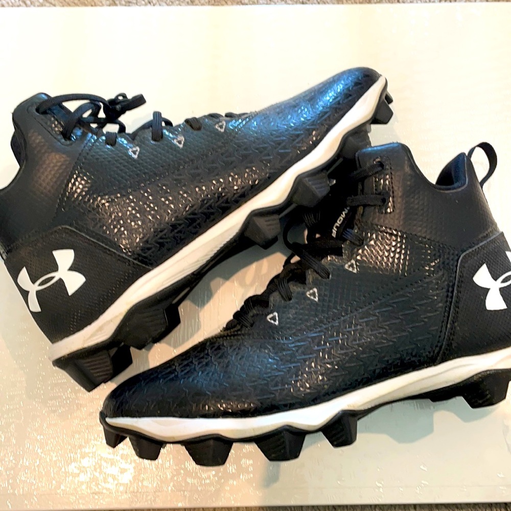 Under Armor cleats size 6.5y